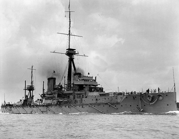 hms-dreadnought-large-56a61c3e3df78cf7728b6440.jpg