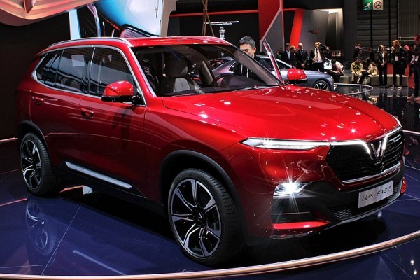 800px-Vinfast_Lux_SA_2.0,_Paris_Motor_Show_2018,_IMG_0671.jpg