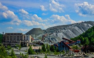 The &quot;mountains&quot; in the background are &quot;waste granite&quot;