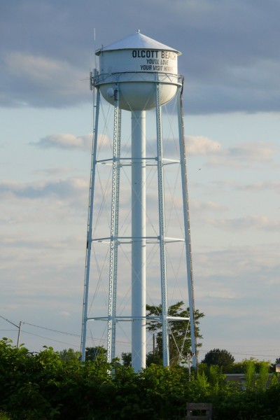 Olcott_water_tower.jpg