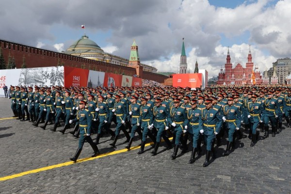 2022-05-09T074526Z_1387348331_RC2J3U9BV96R_RTRMADP_3_WW2-ANNIVERSARY-RUSSIA-PARADE.jpg