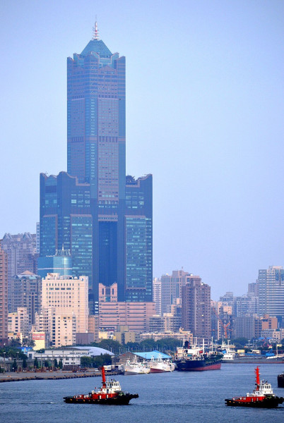 85_Sky_Tower_Across_Bay.jpg