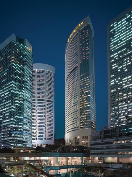 The Island Shangri-La ( the building in the middle ), Admiralty, Central Hong-Kong