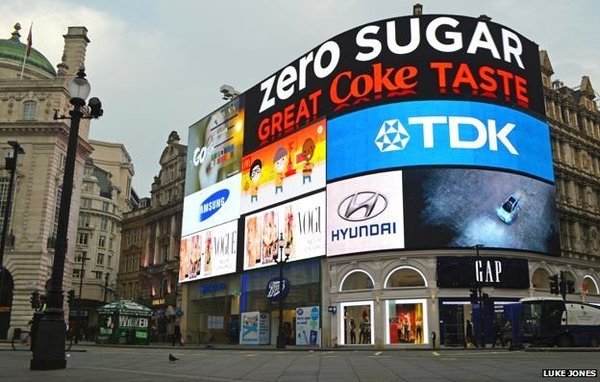 _79121295_piccadilly.jpg