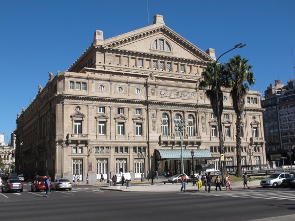 Buenos_Aires_Teatro_Colon_2.jpg